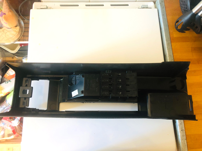 corvintaurus_audi80_b4_usb_lade_nachruesten_04.jpg