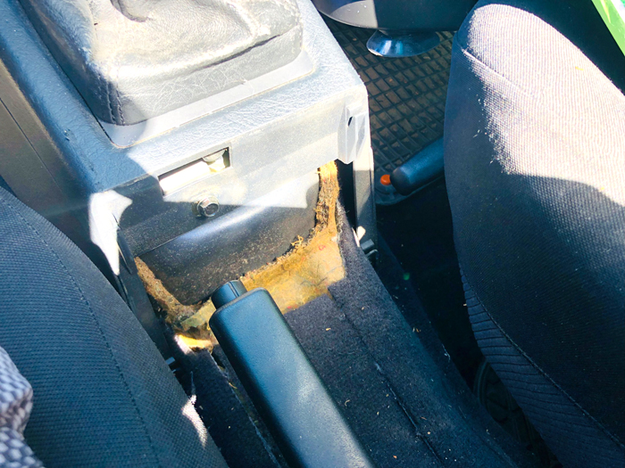 corvintaurus_audi80_b4_usb_lade_nachruesten_05.jpg