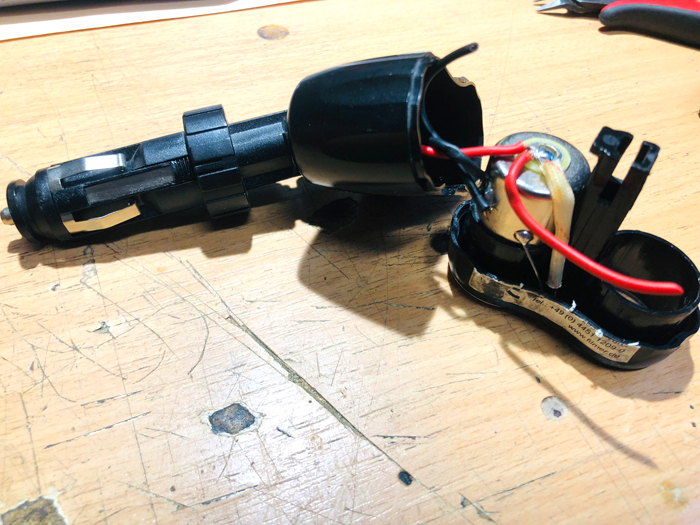 corvintaurus_audi80_b4_usb_lade_nachruesten_07.jpg