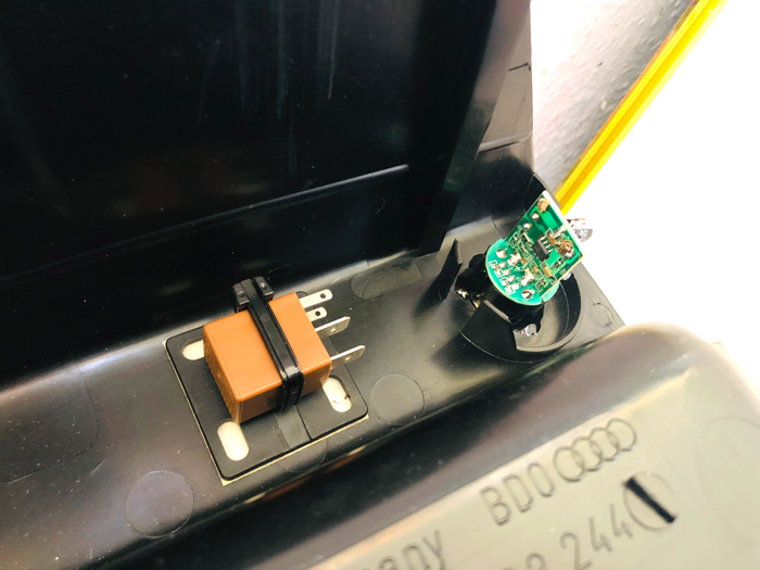 corvintaurus_audi80_b4_usb_lade_nachruesten_09.jpg