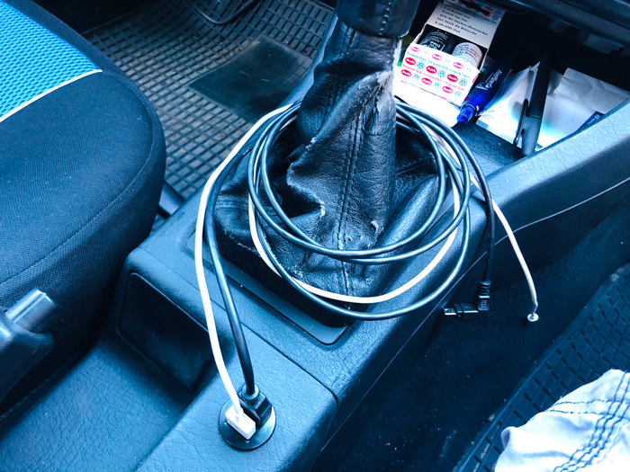 corvintaurus_audi80_b4_usb_lade_nachruesten_14.jpg