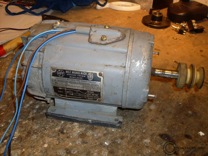 corvintaurus_eigenbau_drehbank_motor_7